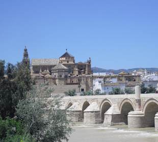 Puente Romano über den Guadalquivir mit Mesquita 