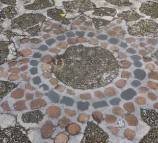 Mosaik am Boden auf dem Markt