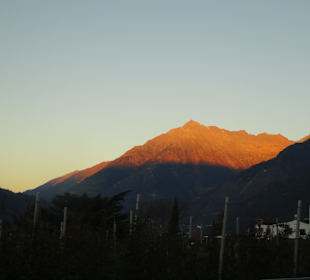 Früh am Morgen auf dem Weg zu einer Almwanderung