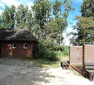 Toilettenhaus und Duschen
