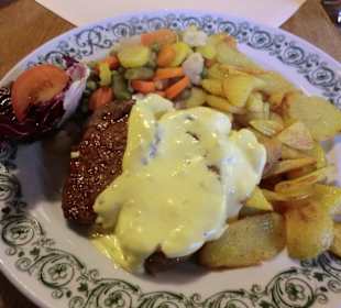 Rindermedaillons mit Bratkartoffeln