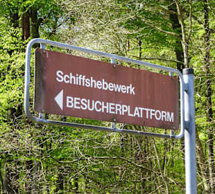 Wegweiser zur Besucherplattform des Hebewerkes