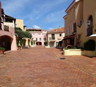 Rundgang durch die Einkaufspassage Piazetta