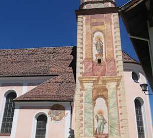 Blick zur Kirche St. Peter und Paul von Mittenwald