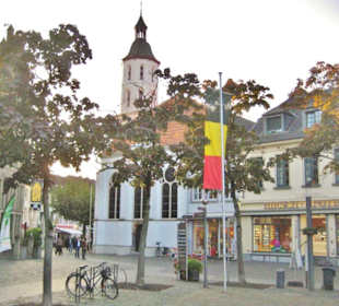 Markt - evangelische Kirche + Hirsch-Apotheke