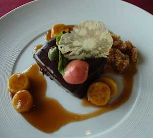 Dessertvariation mit Schokoladenkuchen