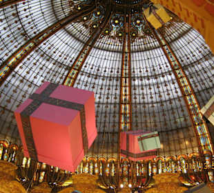 Универмаг, под куполом подарки