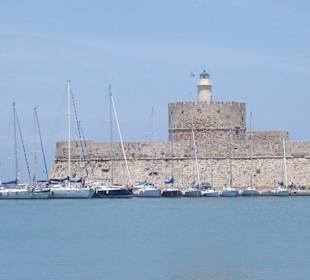 Mandraki- Hafen