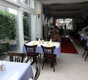 Tische im Wintergarten des Poseidon