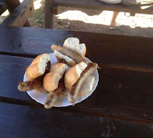 So sieht eine richtige Portion Bratwürste aus