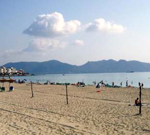 Leerer Strand von Cala Millor
