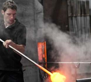 Processing the hot glass