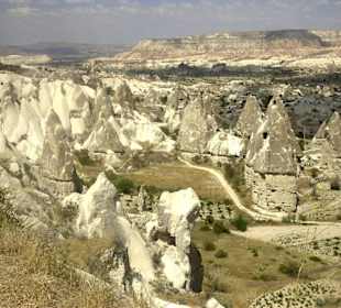 Felsenhäuser und Felsenformationen in Kappadokien