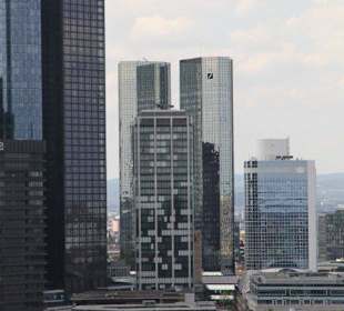 Frankfurt zu Füßen des Domturms