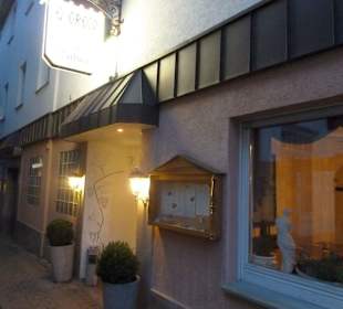 Eingan, etwas versteckt in einer Seitengasse