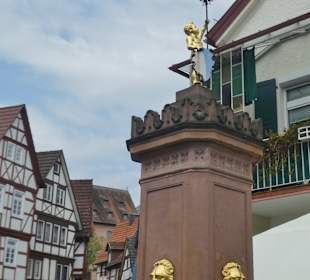 Bei einem Bummel über den Marktplatz von Bad Orb