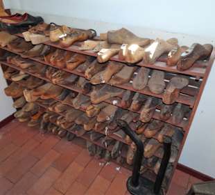 In der Werkstatt eines Schuhmachers
