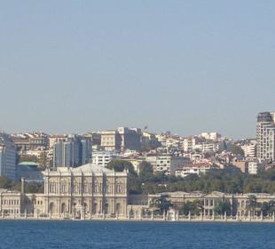 Blick auf den Palast