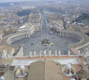 Der Petersplatz von der Kuppel aus gesehen
