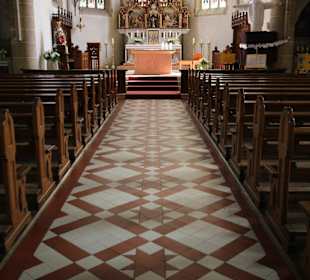 Pflaster zum Chorraum
