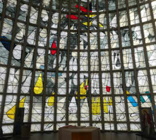 Das 250 qm große Chorfenster der Kilianskirche