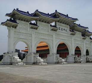 Das Portal zur CK Memorial Hall