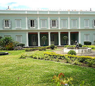 Entlang der Straße Rue de Paris