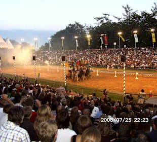 Ritterkampspiele bei Dämmerung