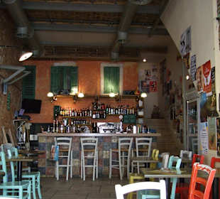 Kleine Taverne in Nebenstrasse von Chania 