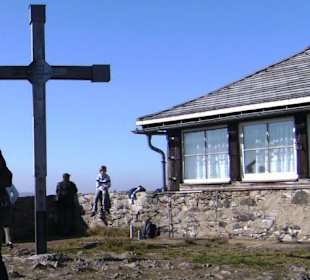 Gipfelkreuz vor Hochwaldbaude/CZ auf Grenze D/CZ