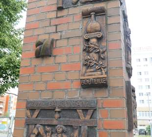 Die Hauszeichenstele in Magdeburg