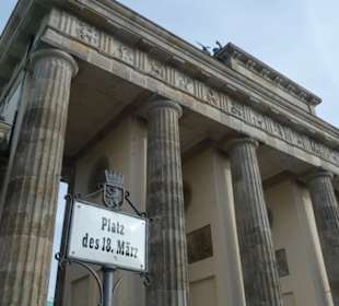 Blick vom Platz des 18. März zum Brandenburger Tor