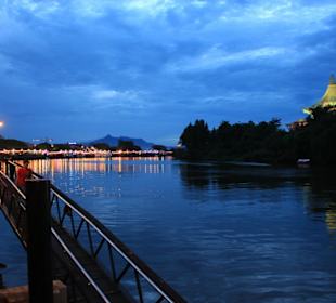 River bei Nacht