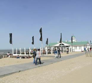 Blick auf die Terrasse des Beachclubs