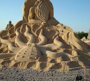 Uva. POSEIDON im Sand-Museum