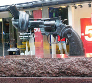 Non-violence Denkmal