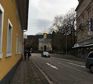 In der Nähe der russischen Kirche