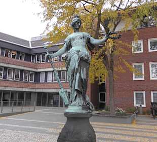Die Kilia, Krönte früher den Brunnen im Schlosshof