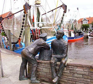 Die Skuptur mit den beiden Fischern