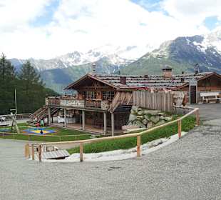Alm direkt an der Seilbahnstation Klausberg