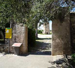 Eingang zum Kirchenkomplex