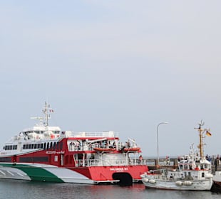 Halunder Jet im Südhafen von Helgoland