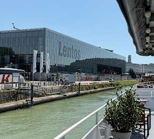Linz Lentos Museum und Anlegestelle