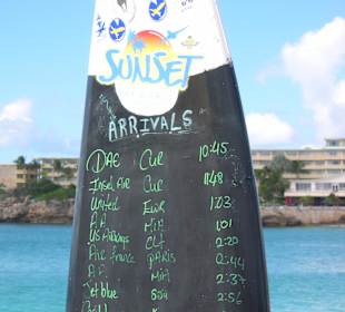 Arrivals per Surfbrett am "Maho"