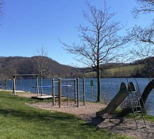 Spielplatz im Strandbad auf de Helminghauser Seite