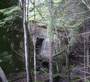 Bunker mit Versatzstücken