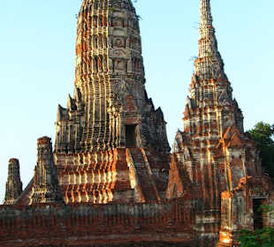 Tempio lungo il fiume