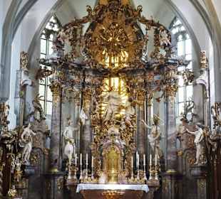 Der Hochaltar der Kirche St. Gangolf