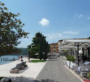 Hafenpromenade in Salò 1/3