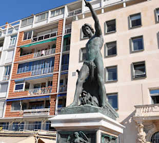 Statue am Quai Cronstadt